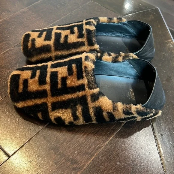 Fendi shearling slippers - Picture 6 of 9